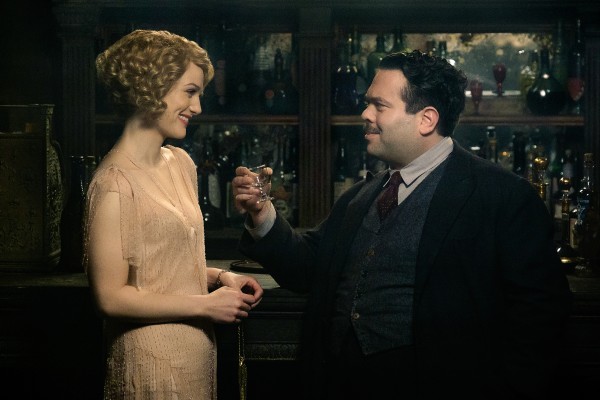 fantastic-beasts-and-where-to-find-them-dan-fogler-alison-sudol-600x400.jpg